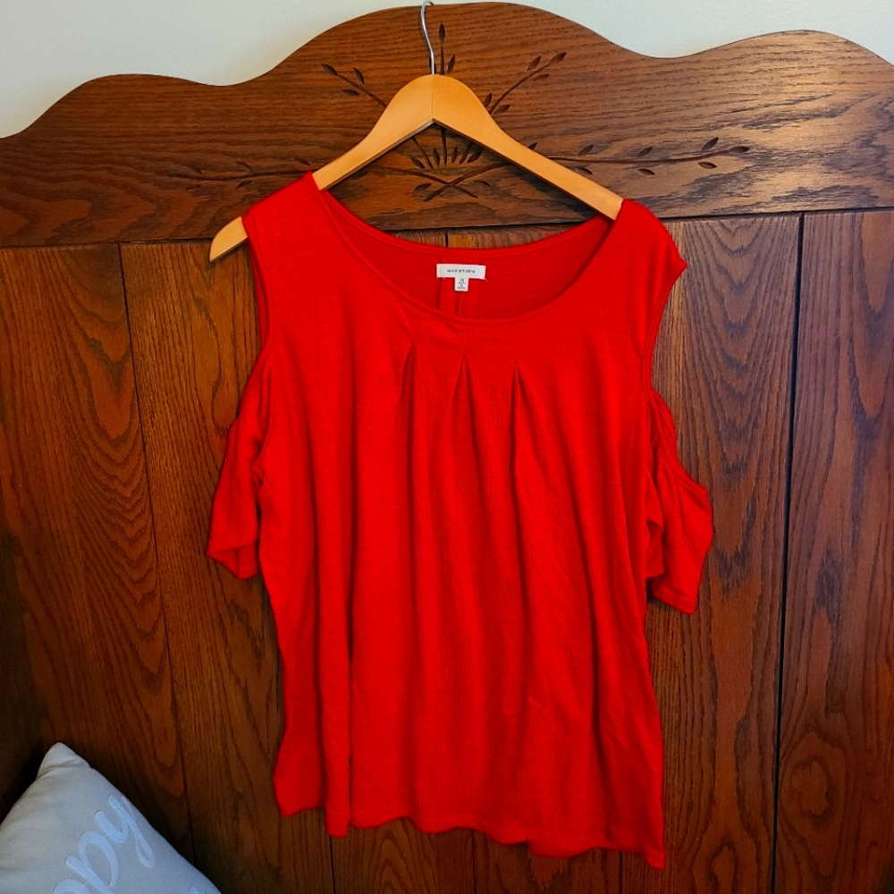Top with open shoulder NWOT